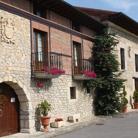 Hotel Casona Los Caballeros Santillana del Mar Exterior photo