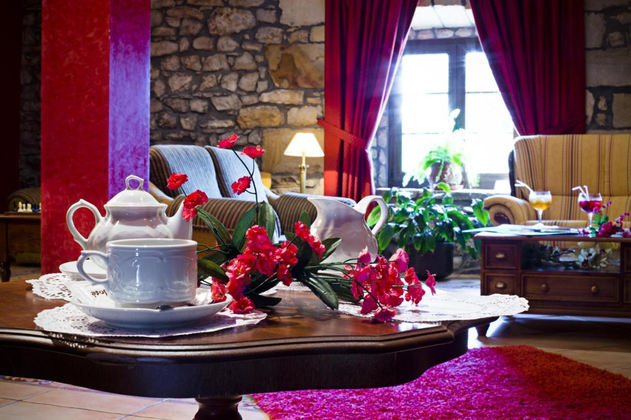 Hotel Casona Los Caballeros Santillana del Mar Exterior photo